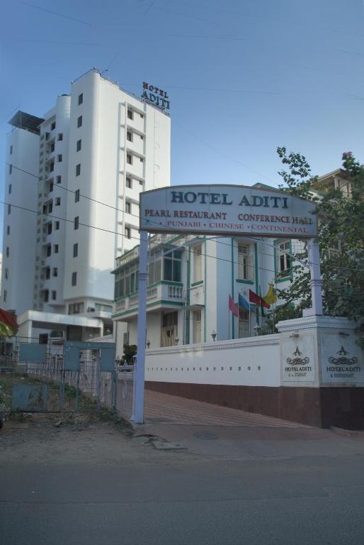 Hotel Aditi By Wb Economy, Vadodara Exterior photo